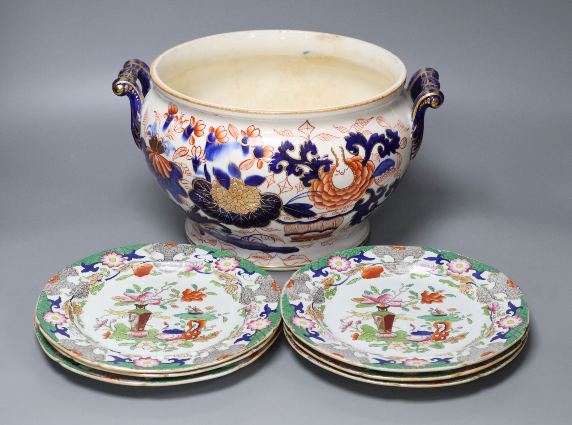 A set of six early 19th century Masons Ironstone dessert dishes and an ironstone tureen base (7)